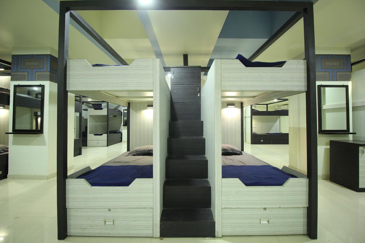 Jackpot Room In & Out Dormitory Ahmedabad Exterior foto