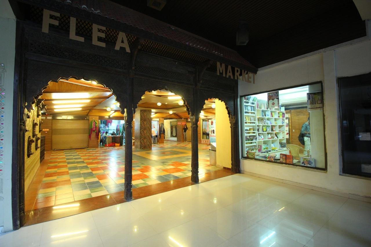 Jackpot Room In & Out Dormitory Ahmedabad Exterior foto